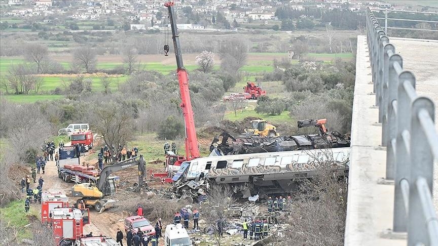 Greece declares 3 days of national mourning in wake of deadly train crash