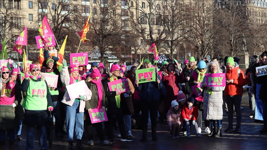 School teachers in Scotland continue strike action over pay