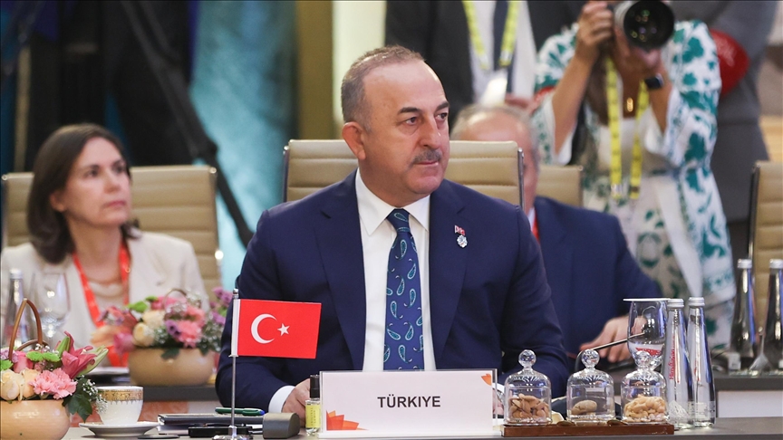 Ministro de Relaciones Exteriores de Turquía se reúne con España y Emiratos Árabes Unidos al margen del evento del G-20