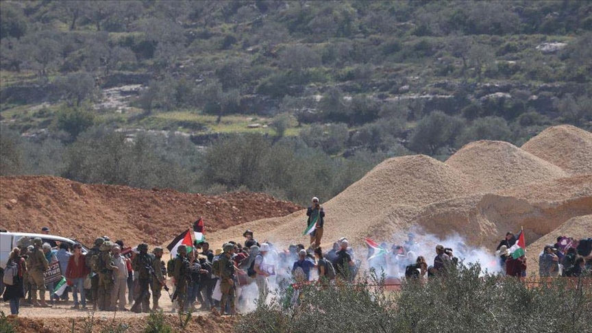 الضفة.. الجيش الإسرائيلي يفرق وقفة منددة بحصار حوارة