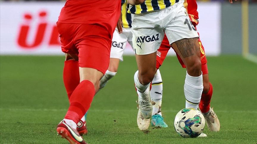 Fenerbahçe Süper Lig'de yarın Kayserispor'a konuk olacak