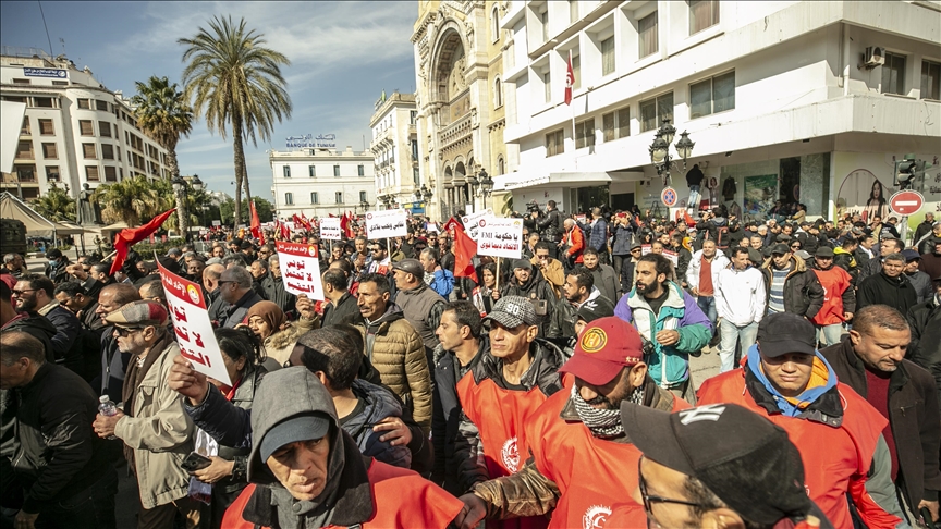 آلاف التونسيين يتظاهرون تنديدا بالوضع الاقتصادي والاجتماعي