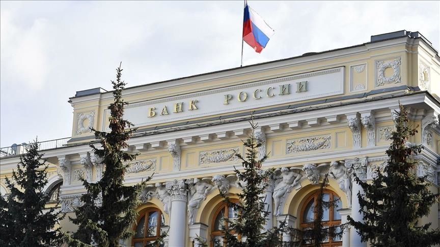 Центробанк России продлил ограничения на снятие наличной валюты