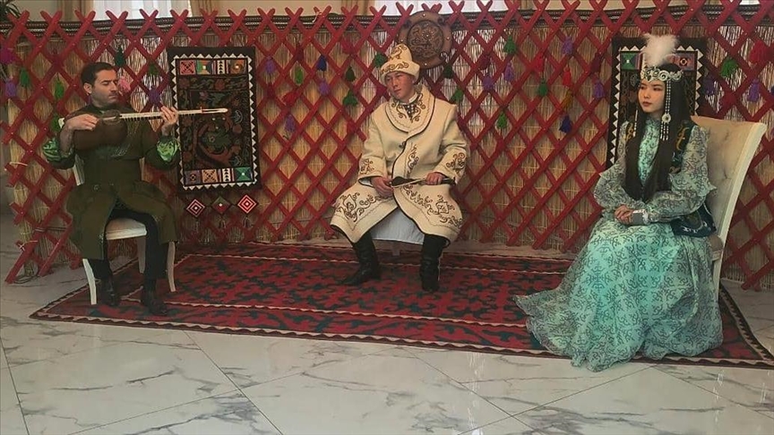 В Баку презентована книга «Эпос Манас и тюркская эпическая традиция»
