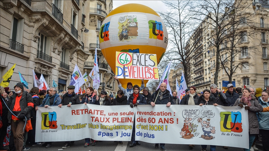 فرنسا.. إضرابات احتجاجا على مشروع تعديل نظام التقاعد