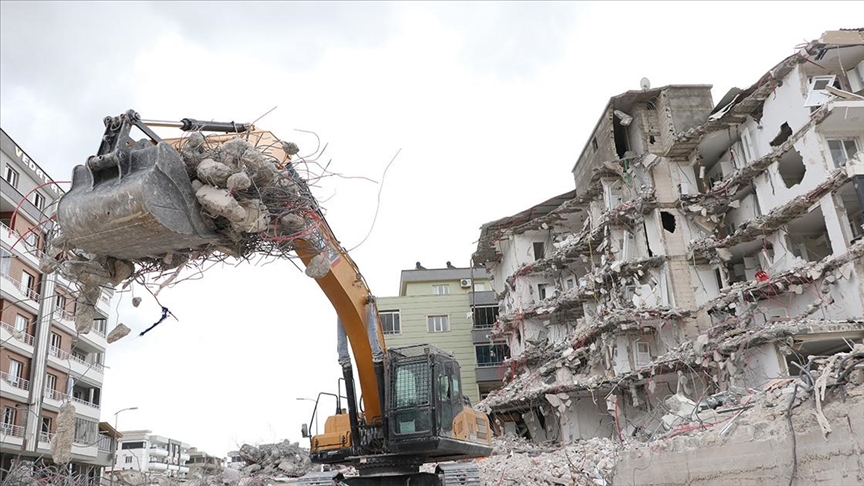 Nurdağı ve İslahiye'de acil yıkım kararı alınan 1224 binadan 950'si yıkıldı