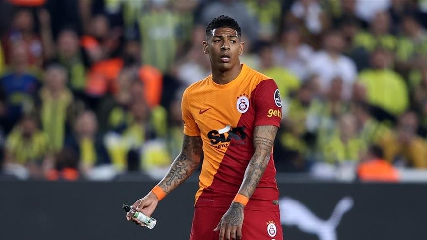 Dutch left-back Van Aanholt joins PSV Eindhoven on loan