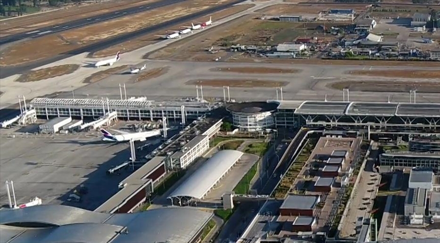 Thwarted robbery at airport in Chile’s capital leaves 2 dead