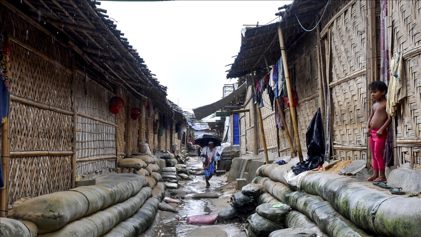EU sends $1M humanitarian aid to rebuild Rohingya refugee camp after fire