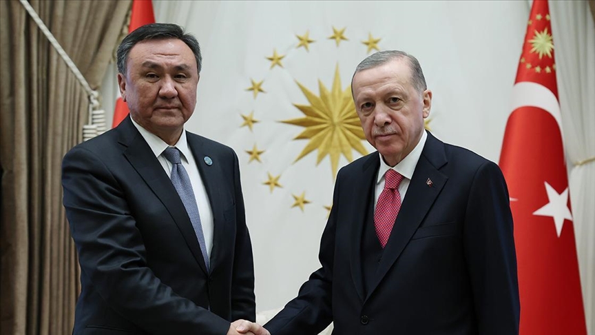 Cumhurbaşkanı Erdoğan, TDT Genel Sekreteri Ömüraliyev'i kabul etti