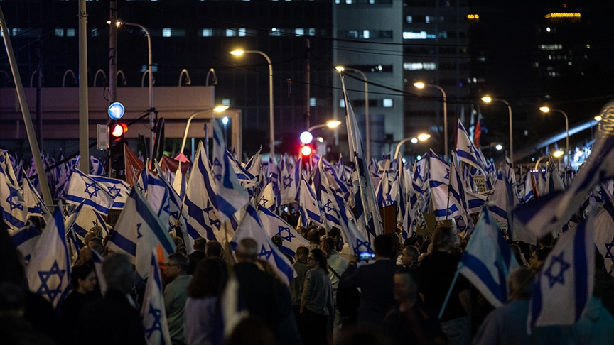 İsrailliler, Netanyahu’nun yargı düzenlemesine karşı protestoların 10. haftasında yine meydanlara çıktı