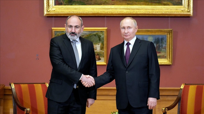 Путин и Пашинян обсудили реализацию трехсторонних договоренностей по Карабаху