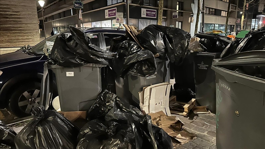 Grève des éboueurs contre la réforme des retraites : le gouvernement charge la mairie de Paris