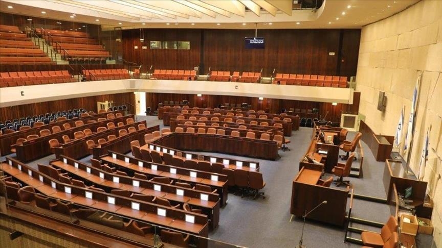 الكنيست يصدّق بالقراءة الأولى على قانون منع عزل نتنياهو