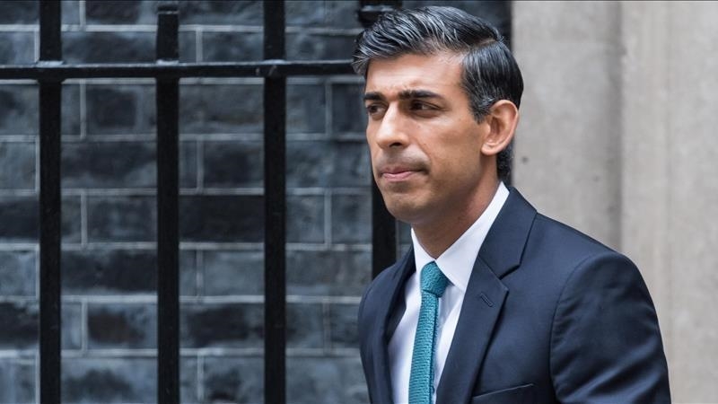 UK premier, wife told to put their dog on leash in London park