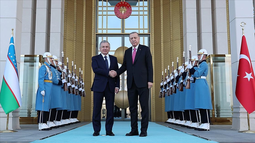 Cumhurbaşkanı Erdoğan, Özbekistan Cumhurbaşkanı Mirziyoyev ile görüştü