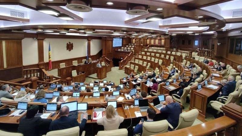 Le Parlement de Moldavie adopte le roumain comme langue officielle du pays