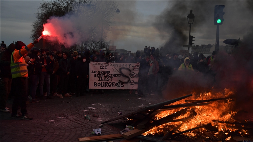 More than 250 arrested during protests in Paris