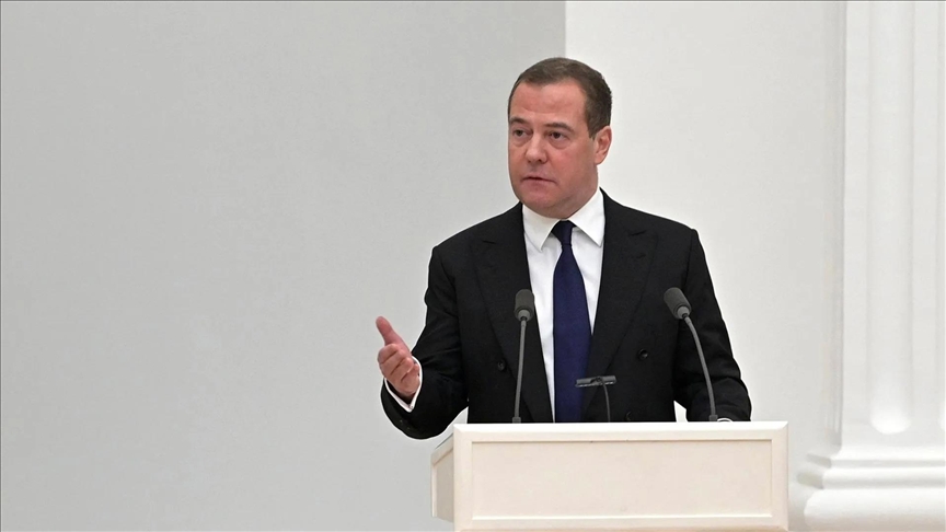Медведев призвал «не церемониться» с американцами после крушения дрона
