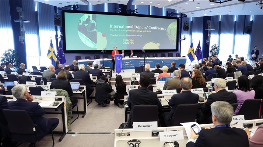 المفوضية الأوروبية تتعهد بمليار يورو لإعادة الإعمار في تركيا