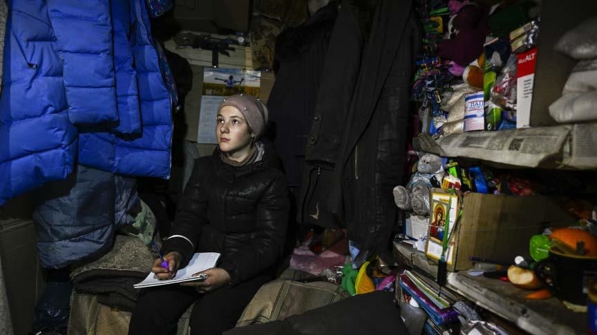 Дети востока Украины продолжают обучение в подвальных помещениях
