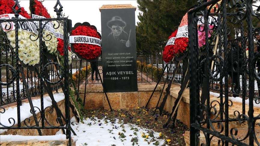 Di salvegera 50emîn ya mirina wî da Aşiq Weysel li Sêwasê li ser mezelê wî hat bibîranîn