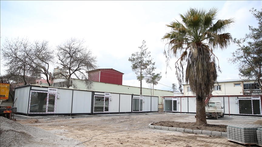 Kahramanmaraş'ın Türkoğlu ilçesinde yapılan prefabrik esnaf çarşılarında son aşamaya gelindi