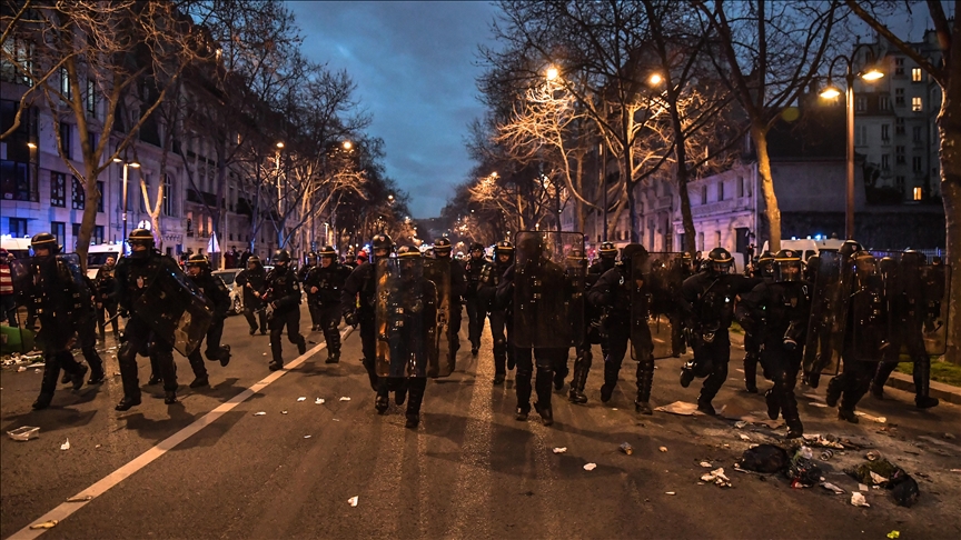 Asciende a 243 número de detenidos en las manifestaciones contra la reforma de las pensiones en París