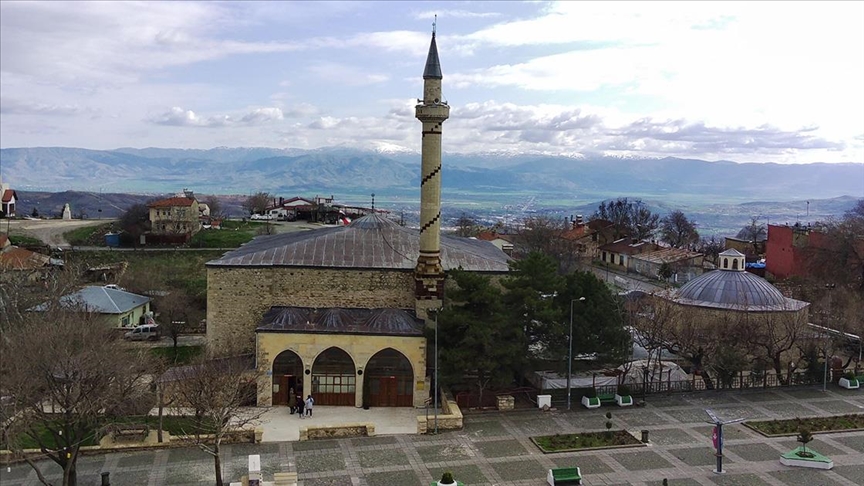 Elazığ'ın tarihi Harput Mahallesi'nde asırlık camiler ramazana hazır