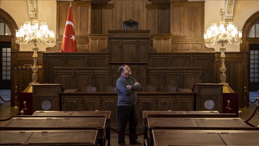 İkinci Meclis binasının bakım ve onarımında 92 yıldır aynı ailenin ustalığı var