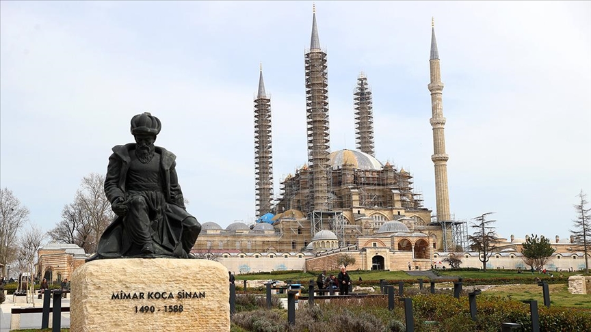 Restorasyonu devam eden Selimiye Camisi'ne bu yıl mahya asılmadı