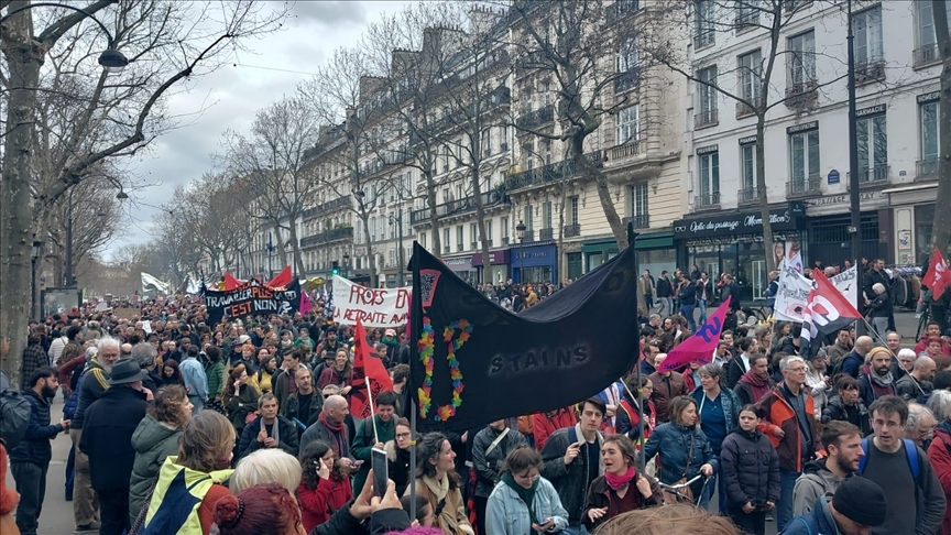 France / Retraites : 3,5 Millions De Manifestants Selon La CGT, 1,089 ...