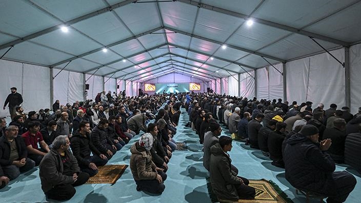 Los musulmanes de todo el mundo reciben el mes sagrado de Ramadán