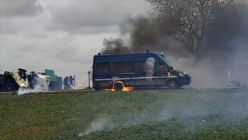 France : Plusieurs blessés graves dans les affrontements entre police et manifestants à Sainte-Soline