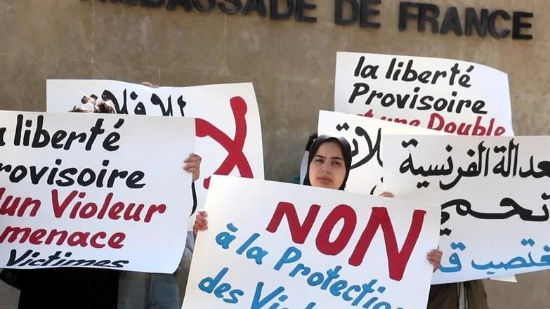 المغرب.. احتجاج أمام سفارة باريس ضد إطلاق سراح متهم بالتحرش 