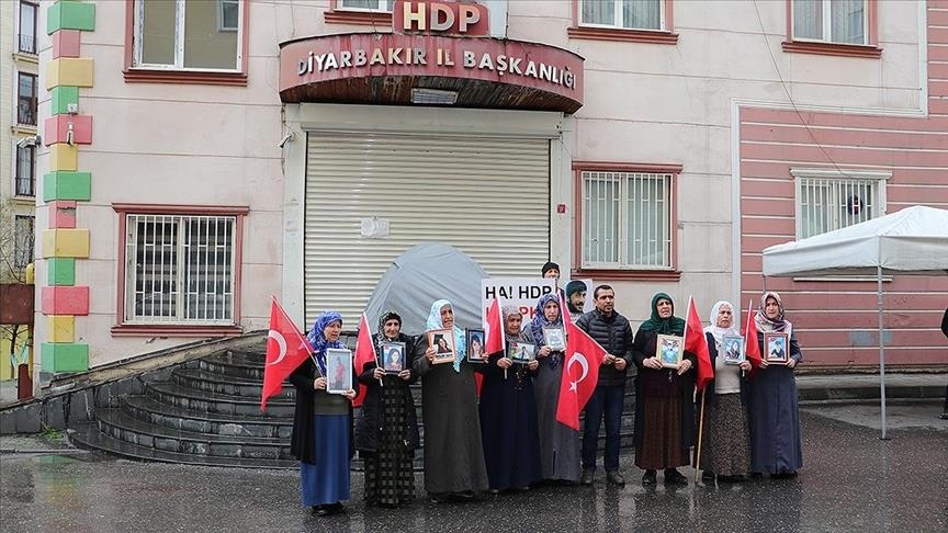 В турецком Диярбакыре 1301-й день продолжается сидячая акция матерей