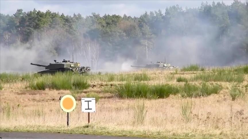 Ukrainian troops complete training in UK for Challenger 2 battle tanks