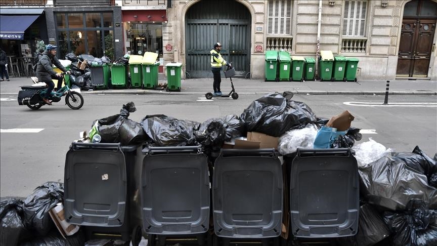 Paris garbage collectors to suspend walkout, trade union says
