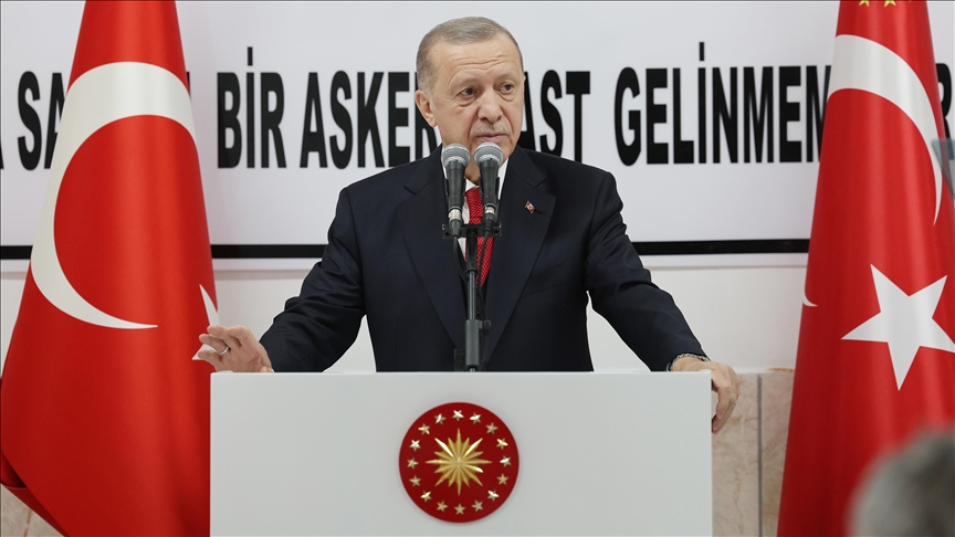 Cumhurbaşkanı Erdoğan: Askerlerimizin deprem bölgesinde fedakarca yürüttüğü çalışmaları iyi biliyoruz