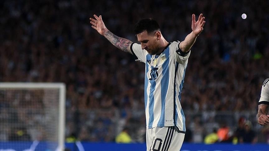 Messi anota su gol internacional para Argentina número 100