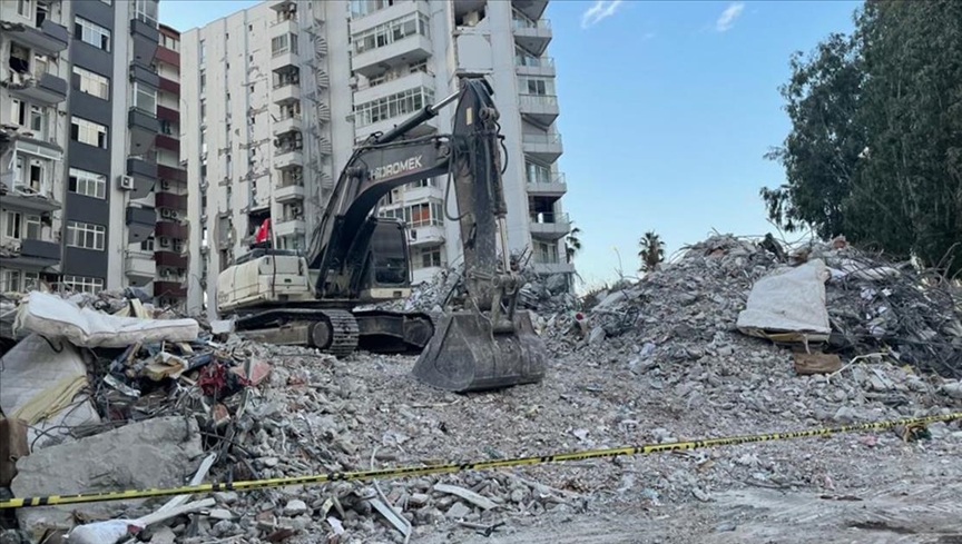 İskenderun'da enkaz kaldırma çalışmalarının Ramazan Bayramı'na kadar bitirilmesi hedefleniyor