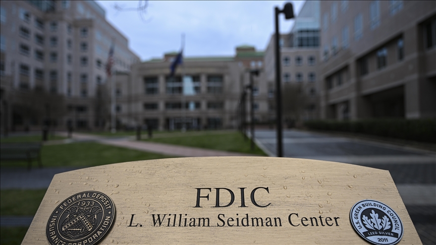 Top US regulators criticized in Senate for bank failures