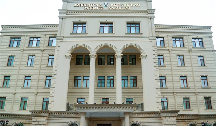 В Баку заявили о взятии под контроль ряда высот и дорог на границе с Арменией