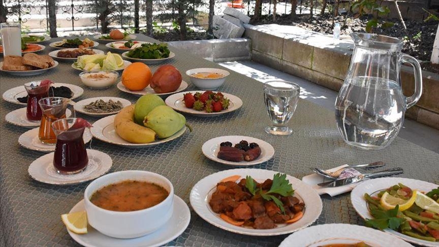 Shkencëtarja paralajmëron që "iftari mos të mbarohet para 45 minutave"