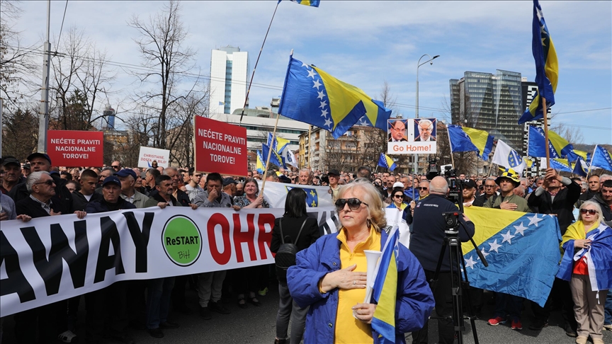 Hundreds protest Bosnia's High Representative in Sarajevo