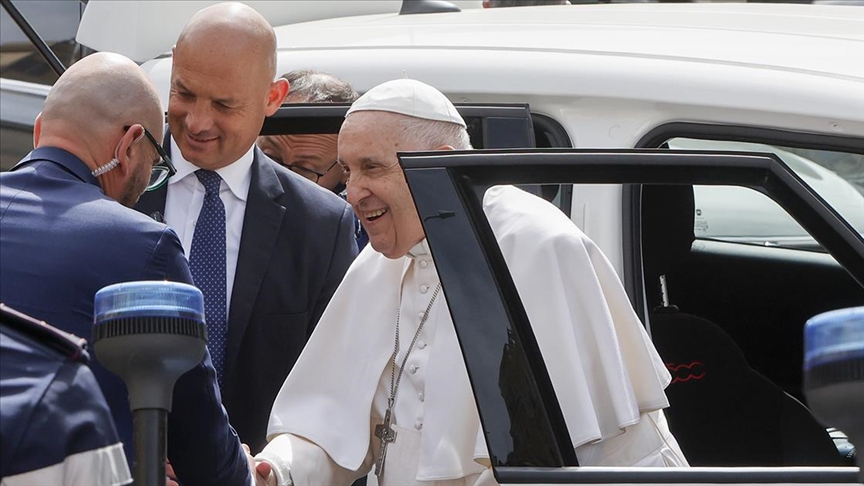 Papa Franjo otpušten iz rimske bolnice gdje je liječen od bronhitisa