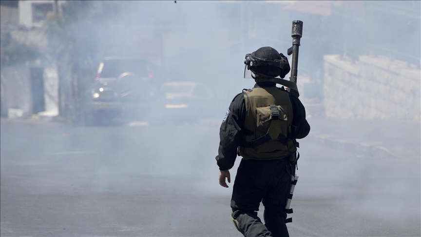 Israeli forces fire on Palestinian at entrance to Al-Aqsa Mosque