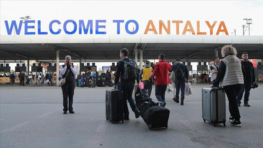 Турпоток в Анталью через аэропорты за 3 месяца приблизился к 800 тыс.