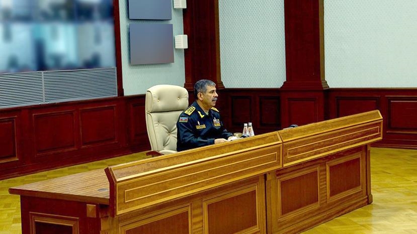 Глава Минобороны: Никто не вправе говорить с Азербайджаном языком угроз