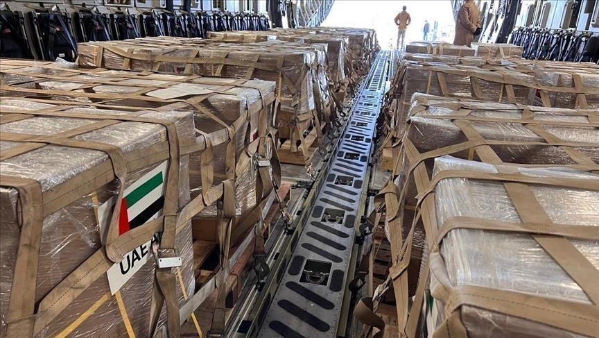 Les Émirats arabes unis envoient 2 200 tonnes d'aide aux victimes du séisme en Syrie